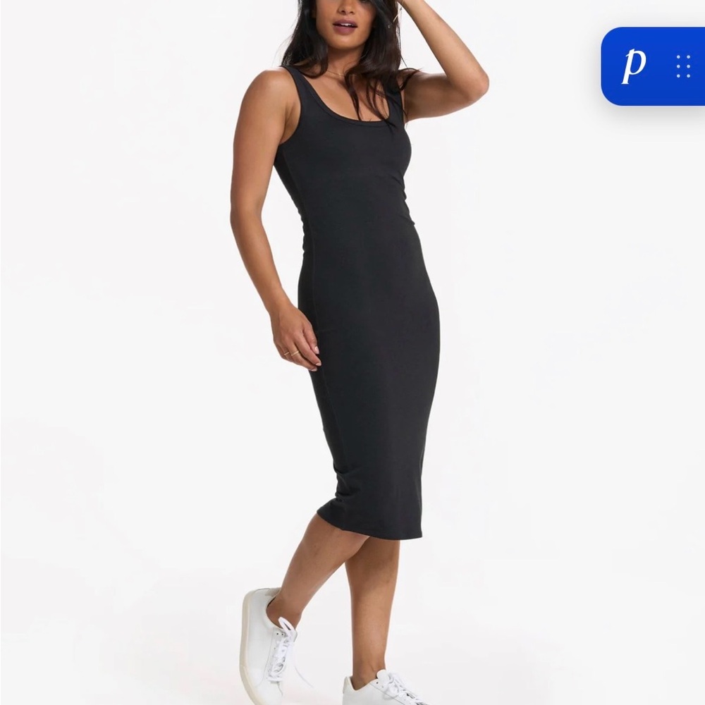 Vuori Heather Black Halo Essential Dress